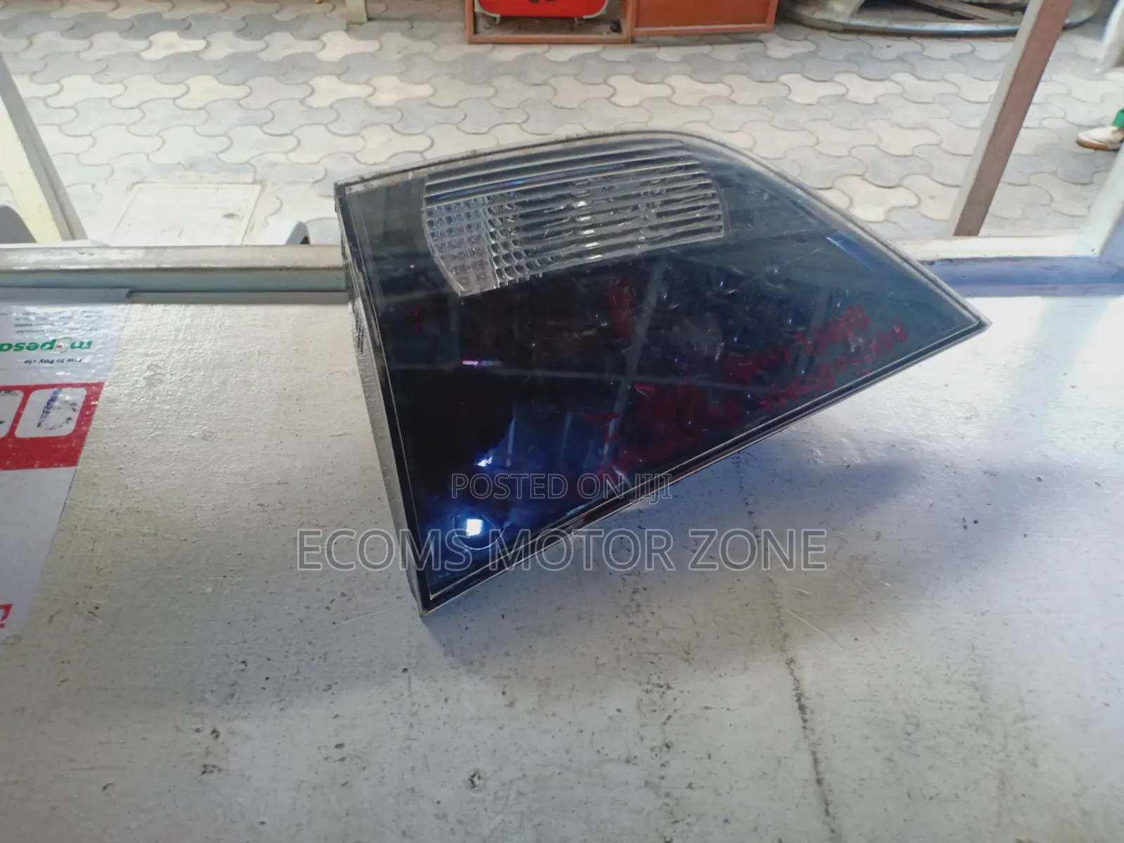Mitsubishi Outlander 2012 Bootlight