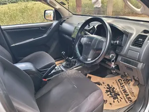 Isuzu D-MAX 2017 Silver