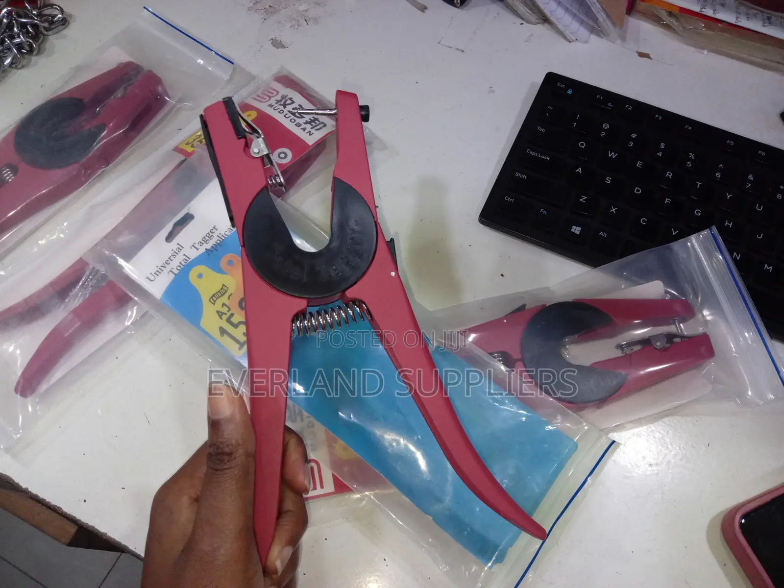 Efficient Ear Tag Applicator Tool