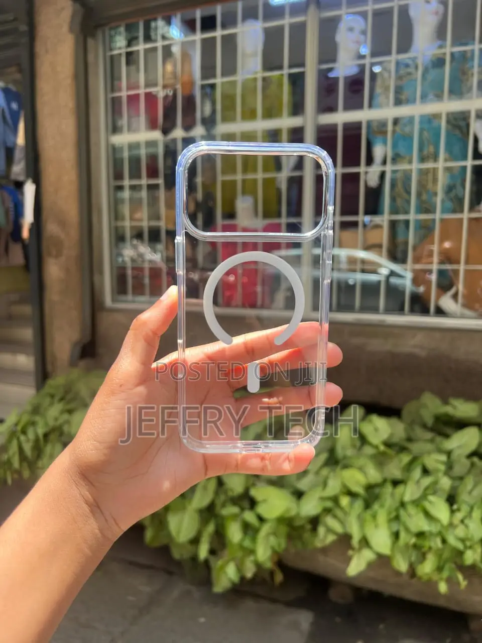 Crystal-Clear Phone Case With a Built-in Magnetic iPhone 16 Pro Max