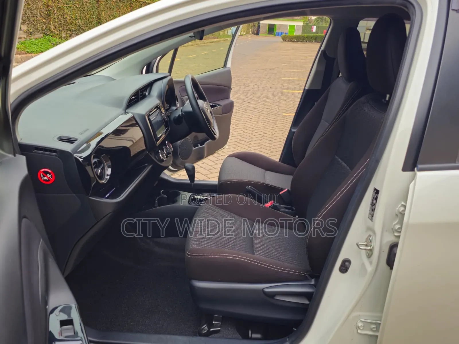Toyota Vitz 1.3 FWD 5dr 2019 White