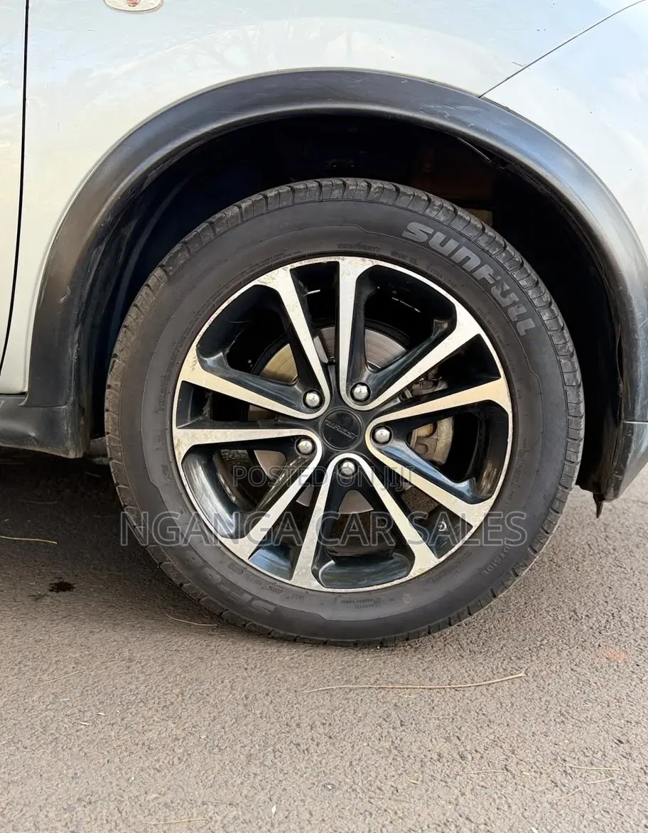Nissan Juke 2011 Gray