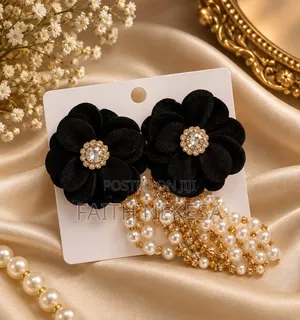 Elegant Black Flower Pearl Earrings – Classy Women’s Fashion Earrings
