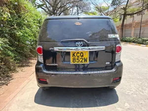Toyota Corolla Rumion Hatchback 1.5 FWD 2011 Black