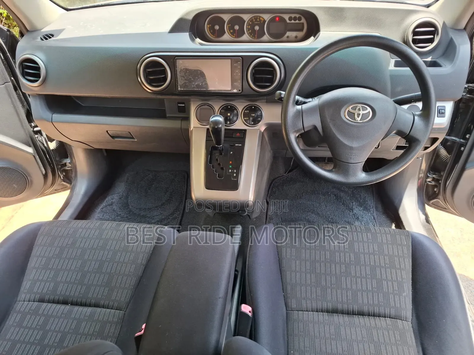Toyota Corolla Rumion Hatchback 1.5 FWD 2011 Black
