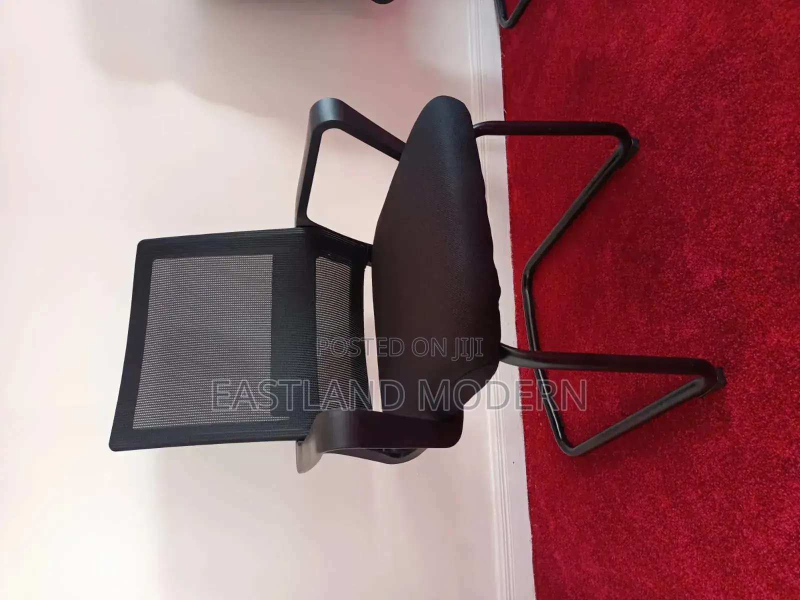 Black Modern Mesh Visitor Chair