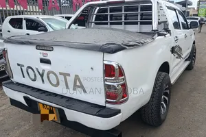 Toyota Hilux 2012 White