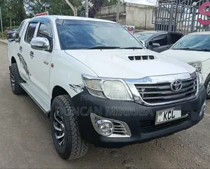 Toyota Hilux 2012 White