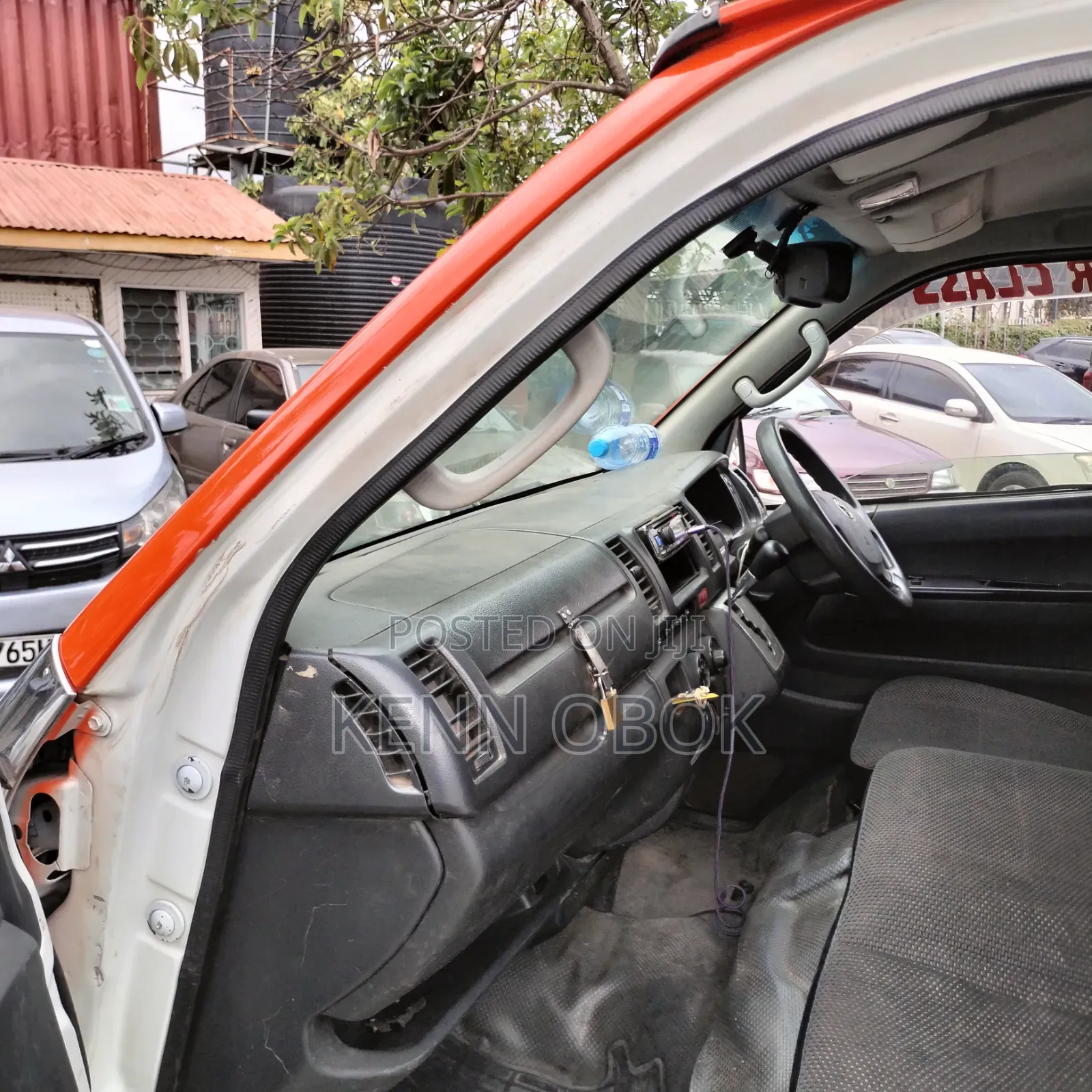 Toyota HiAce 2014 White