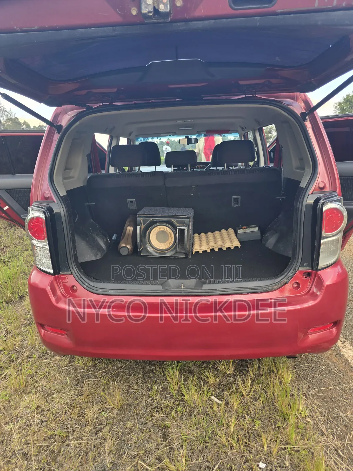 Toyota Corolla Rumion Hatchback 1.5 FWD 2011 Maroon