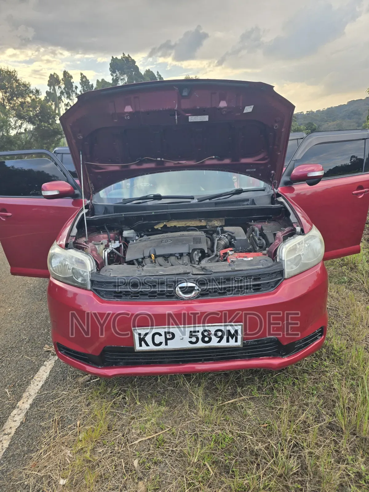Toyota Corolla Rumion Hatchback 1.5 FWD 2011 Maroon