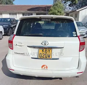 Toyota Vanguard 2008 White