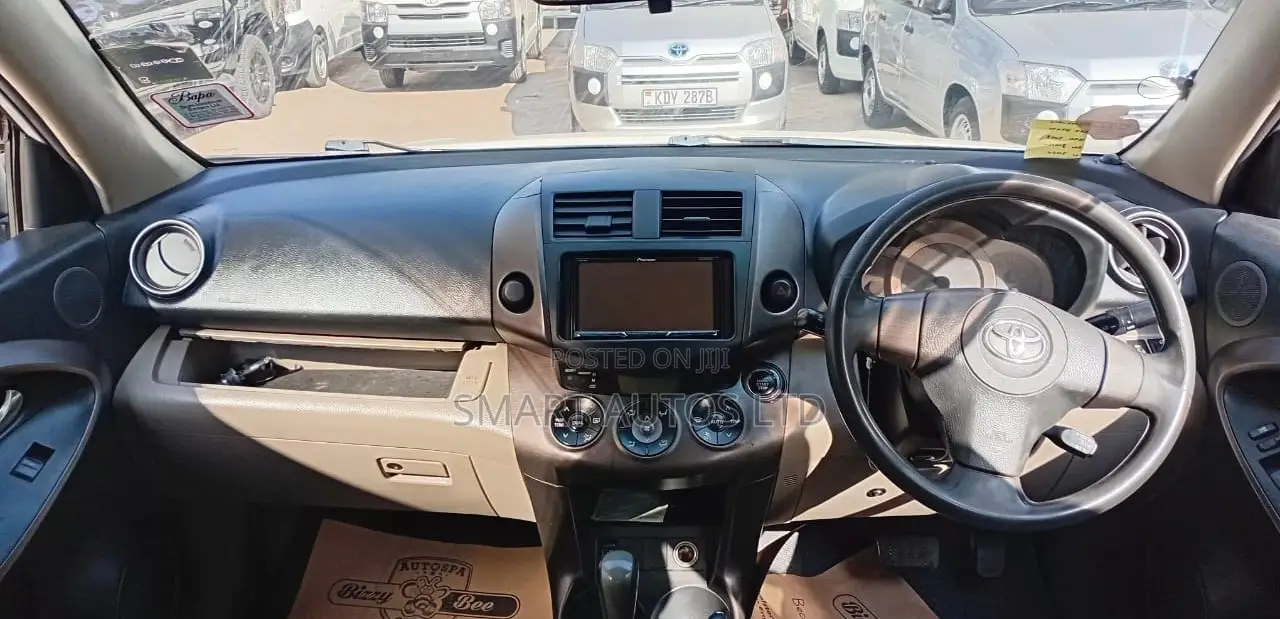 Toyota Vanguard 2008 White