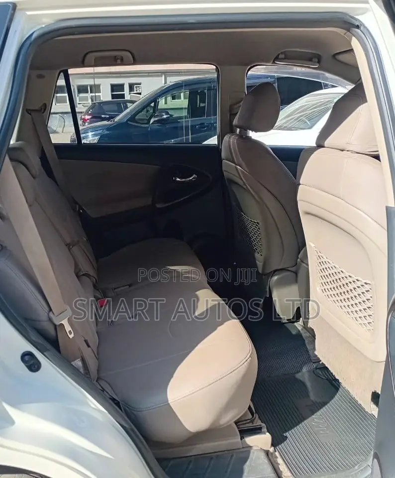 Toyota Vanguard 2008 White