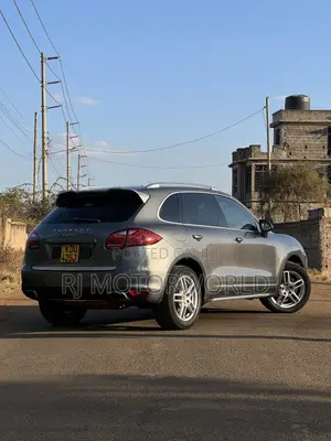 Porsche Cayenne 4dr SUV AWD (3.6L 6cyl 6M) 2014 Gray