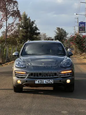 Porsche Cayenne 4dr SUV AWD (3.6L 6cyl 6M) 2014 Gray