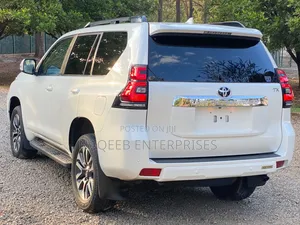 Toyota Land Cruiser Prado 2.8 2022 White