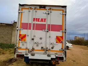 ISUZU ELF 2015 White
