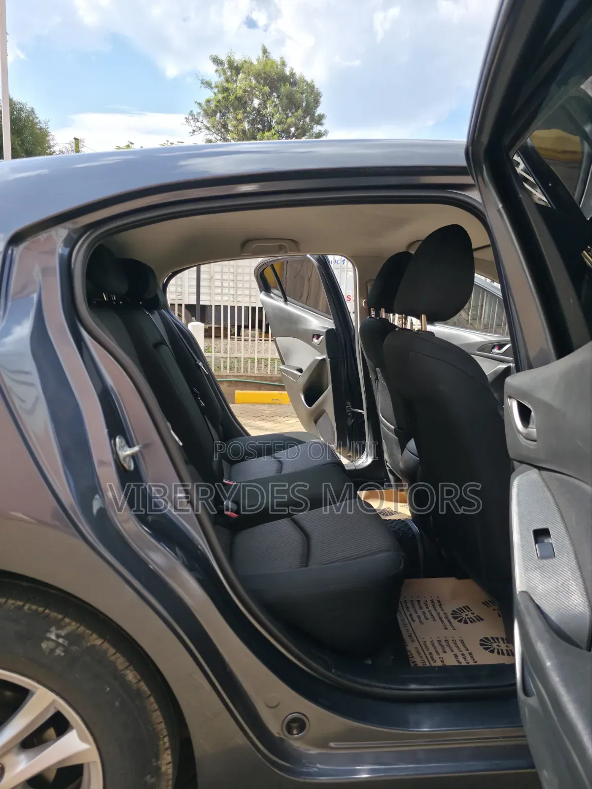 Mazda Axela SV Premium 2014 Gray