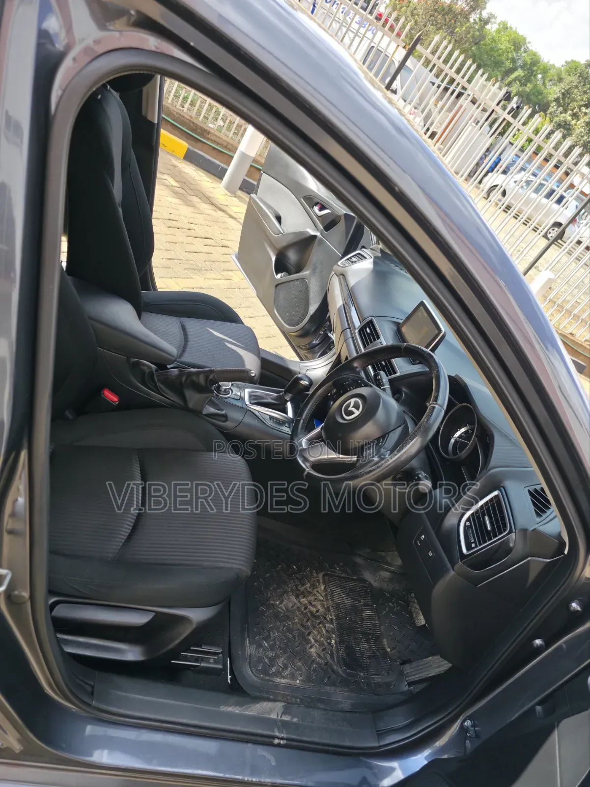 Mazda Axela SV Premium 2014 Gray