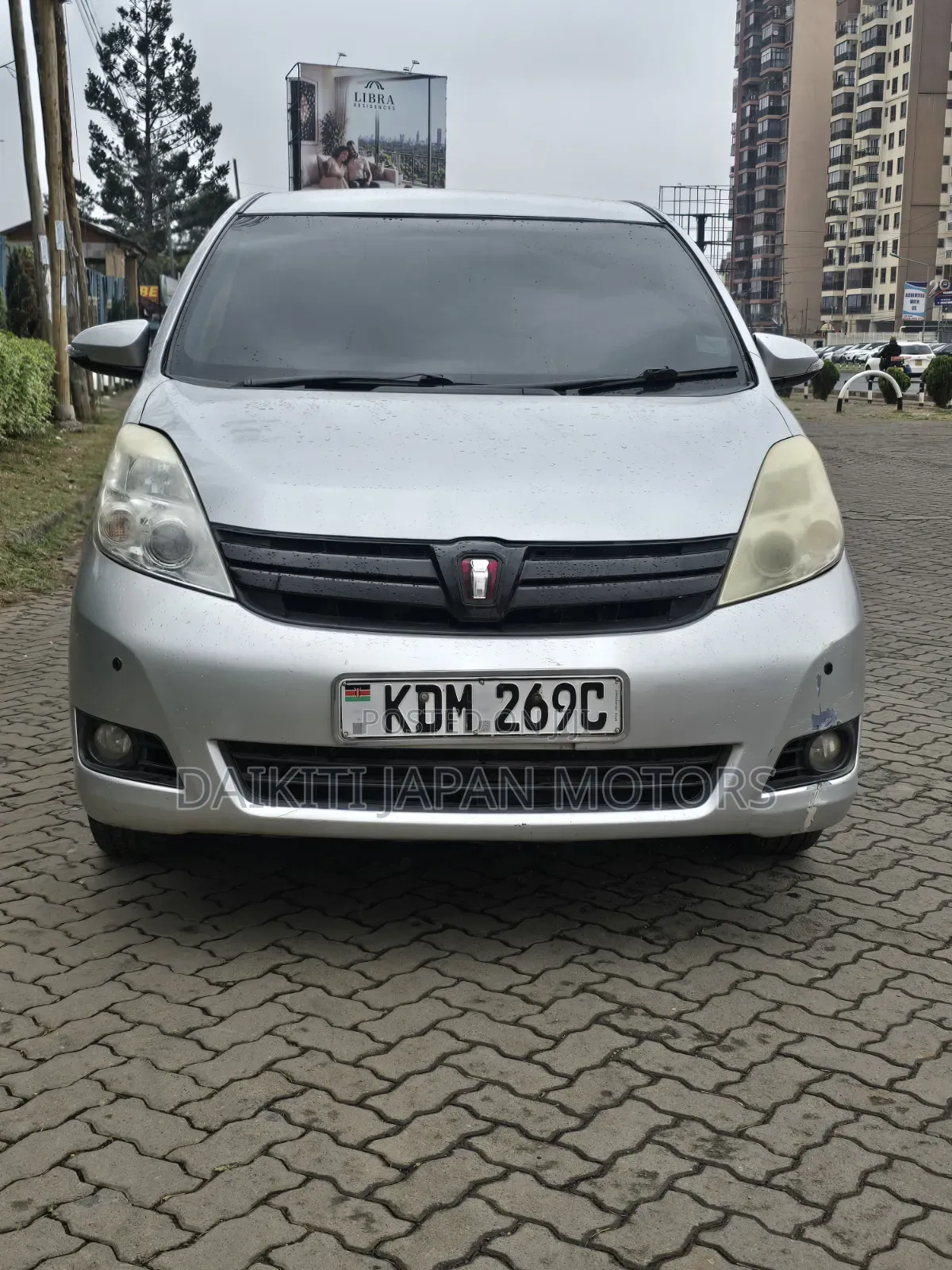 Toyota ISIS 1.8 Platana V-selection 2WD 2016 Silver