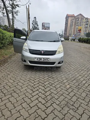 Toyota ISIS 1.8 Platana V-selection 2WD 2016 Silver