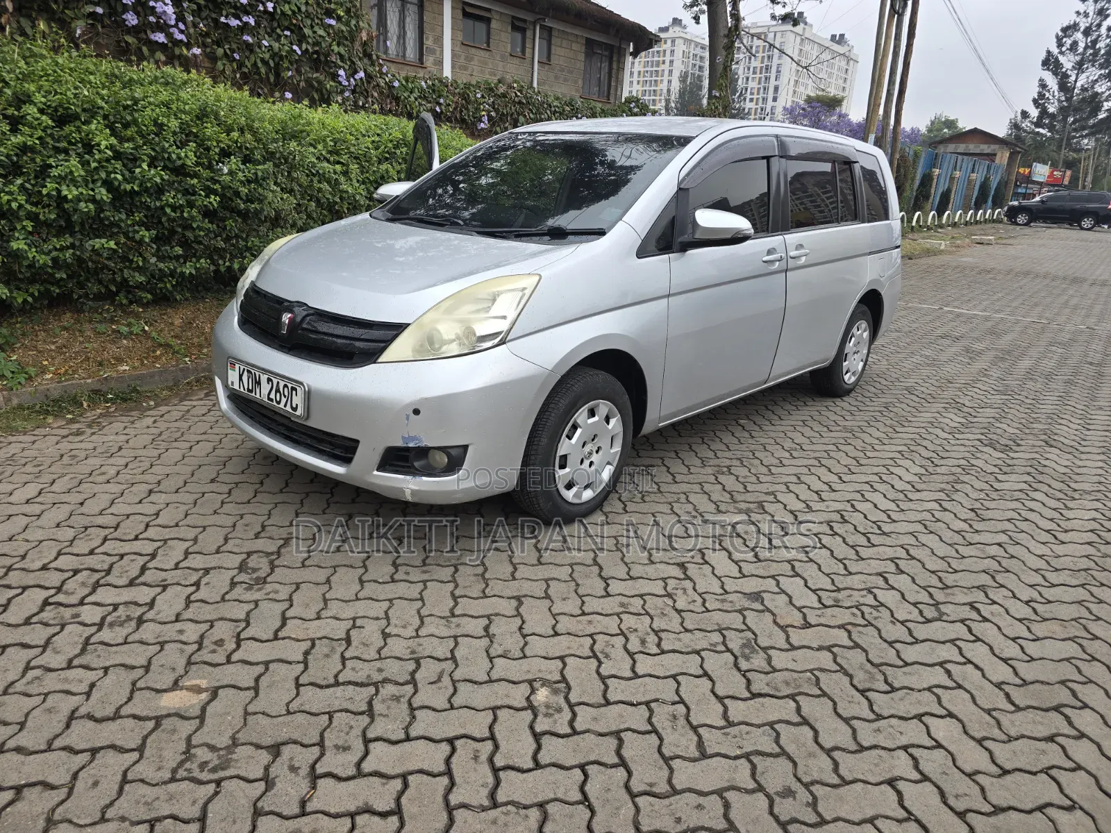 Toyota ISIS 1.8 Platana V-selection 2WD 2016 Silver