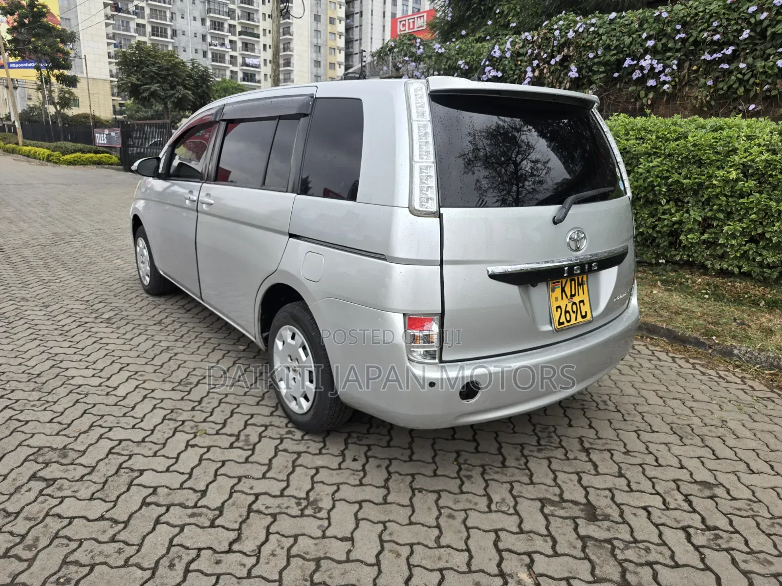 Toyota ISIS 1.8 Platana V-selection 2WD 2016 Silver