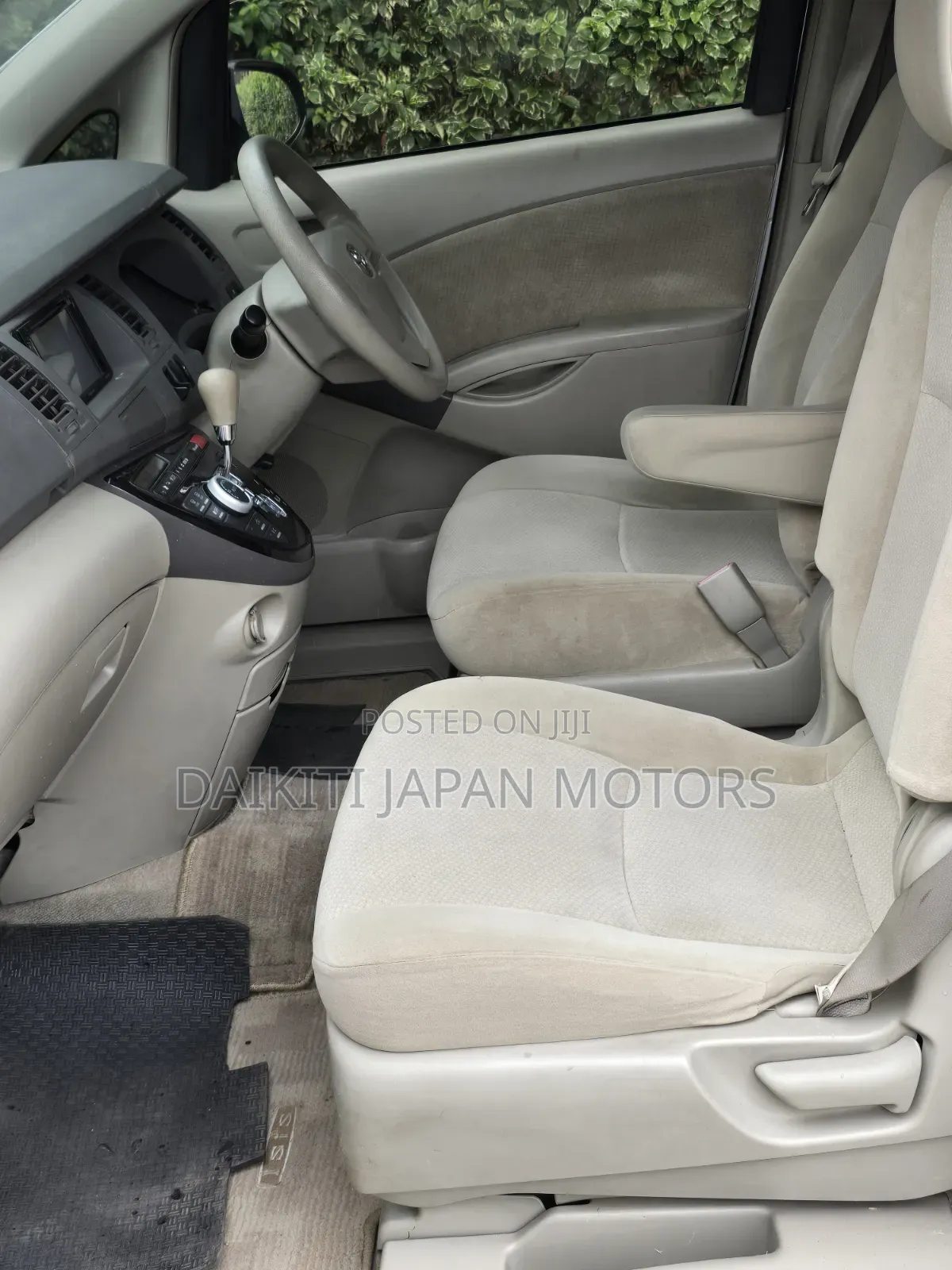 Toyota ISIS 1.8 Platana V-selection 2WD 2016 Silver