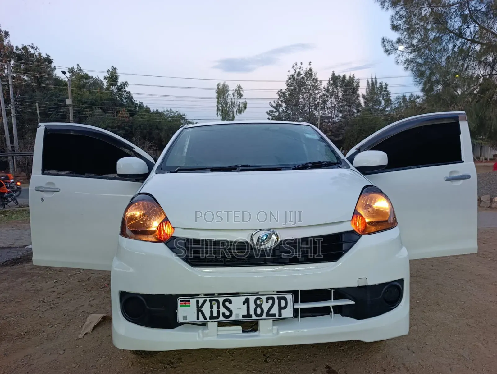 Daihatsu Mira 2017 White