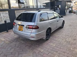 Toyota Caldina 2000 Silver