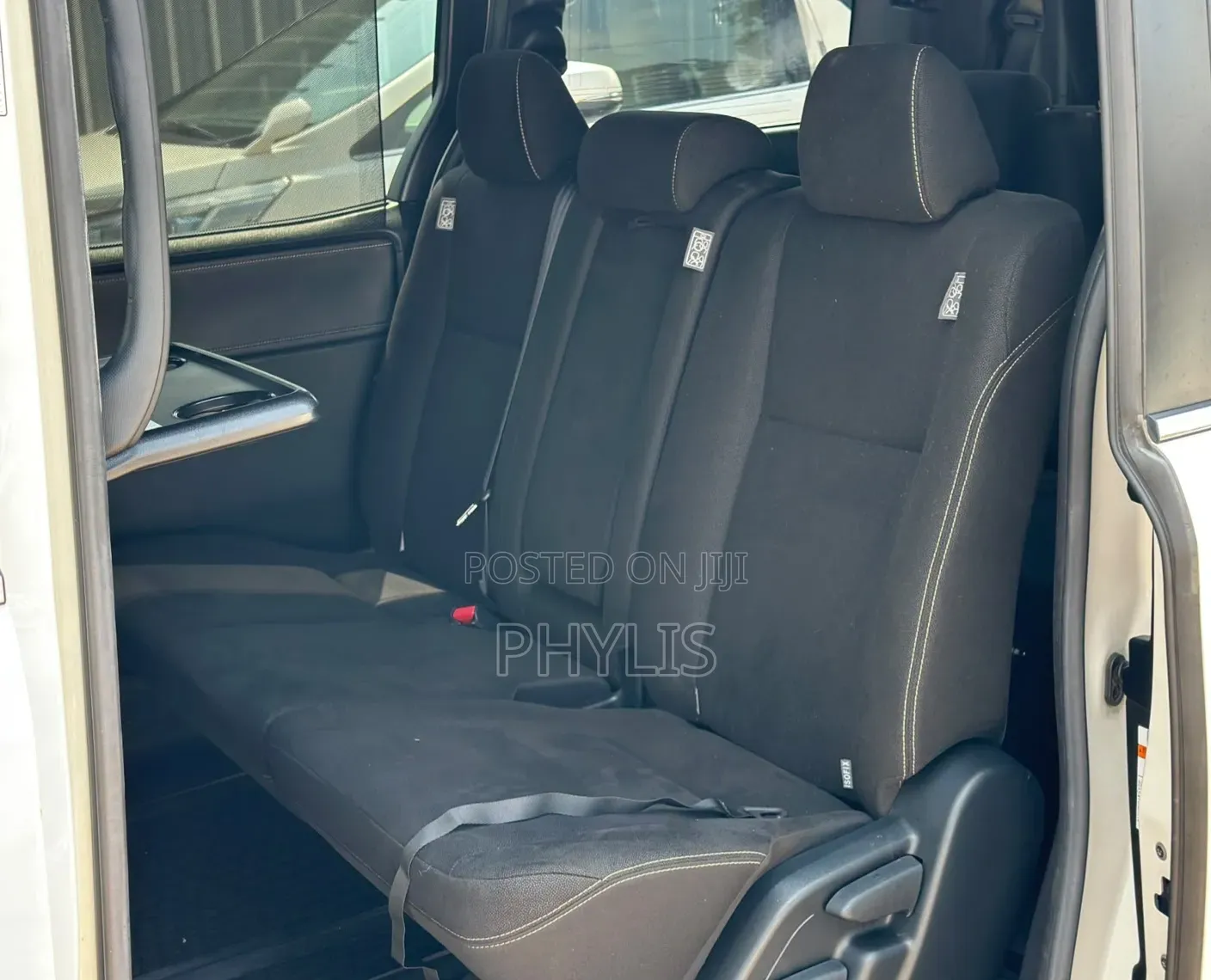 Toyota Esquire 2.0 FWD (8 seater) 2019 White