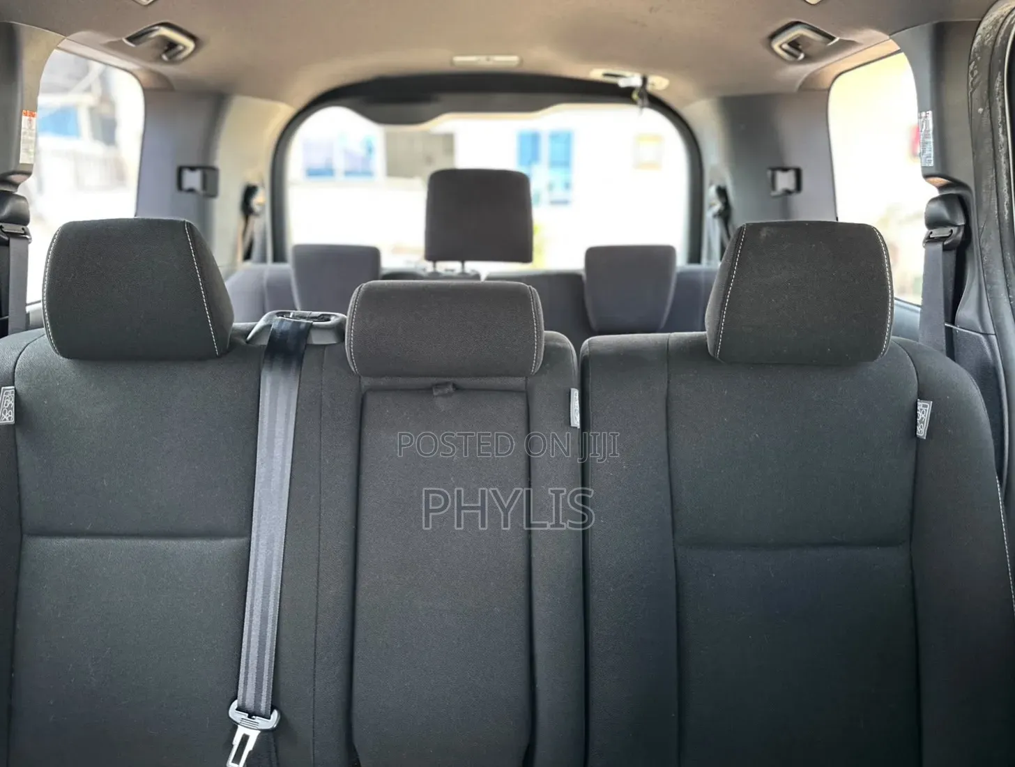 Toyota Esquire 2.0 FWD (8 seater) 2019 White