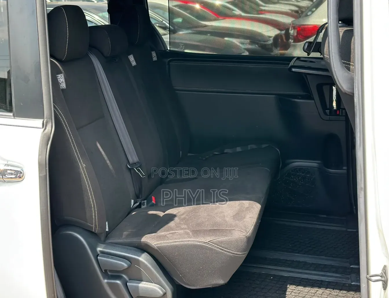 Toyota Esquire 2.0 FWD (8 seater) 2019 White