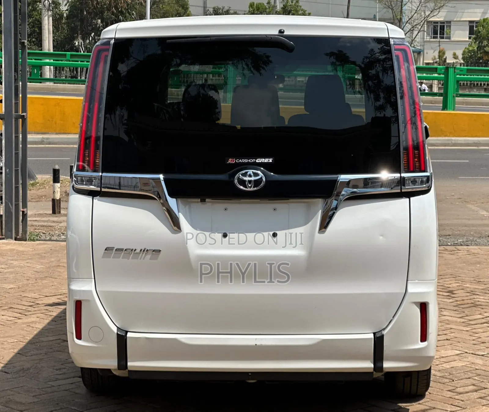 Toyota Esquire 2.0 FWD (8 seater) 2019 White