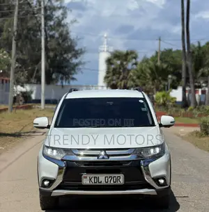 Mitsubishi Outlander 2017 White
