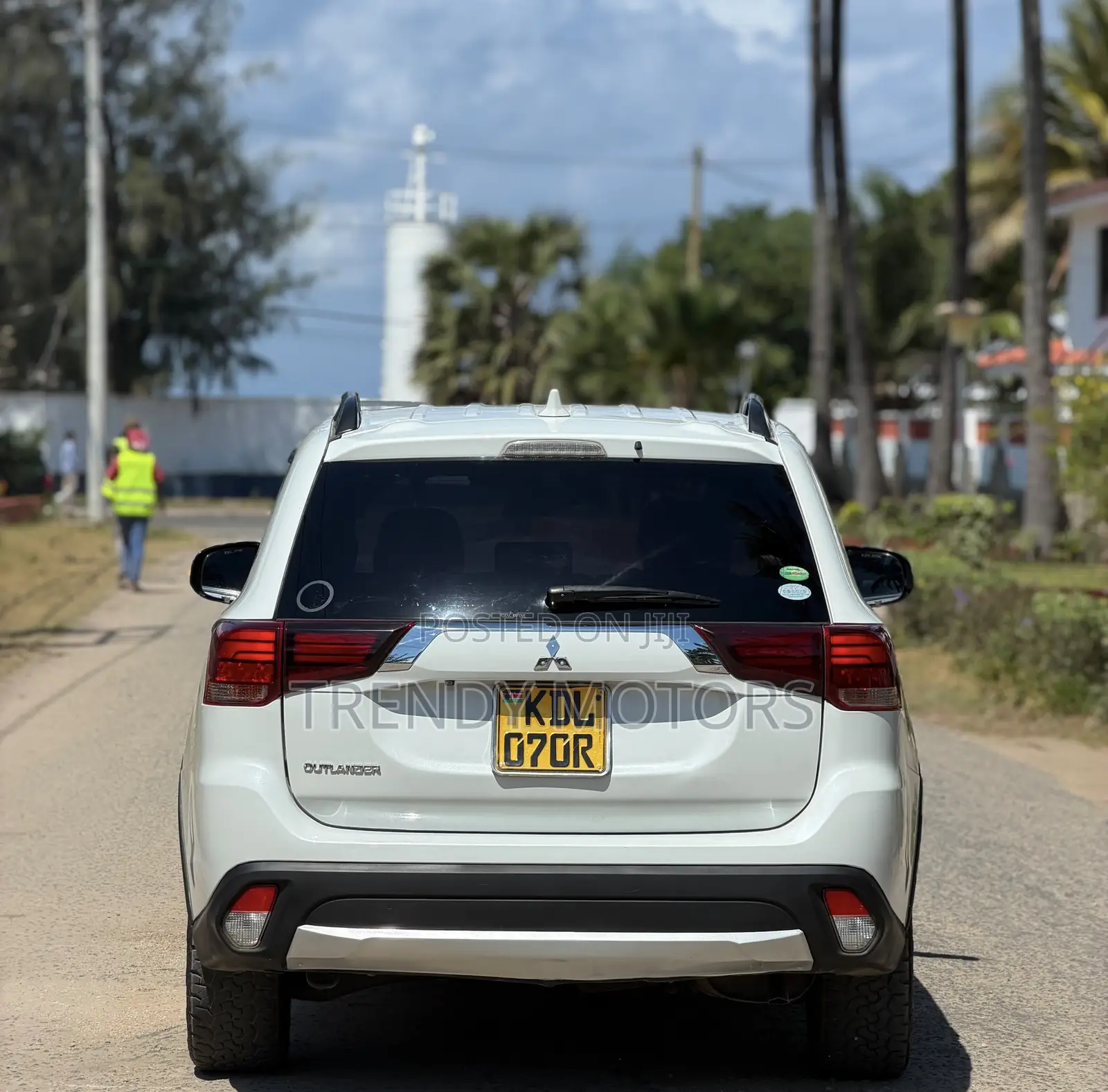 Mitsubishi Outlander 2017 White