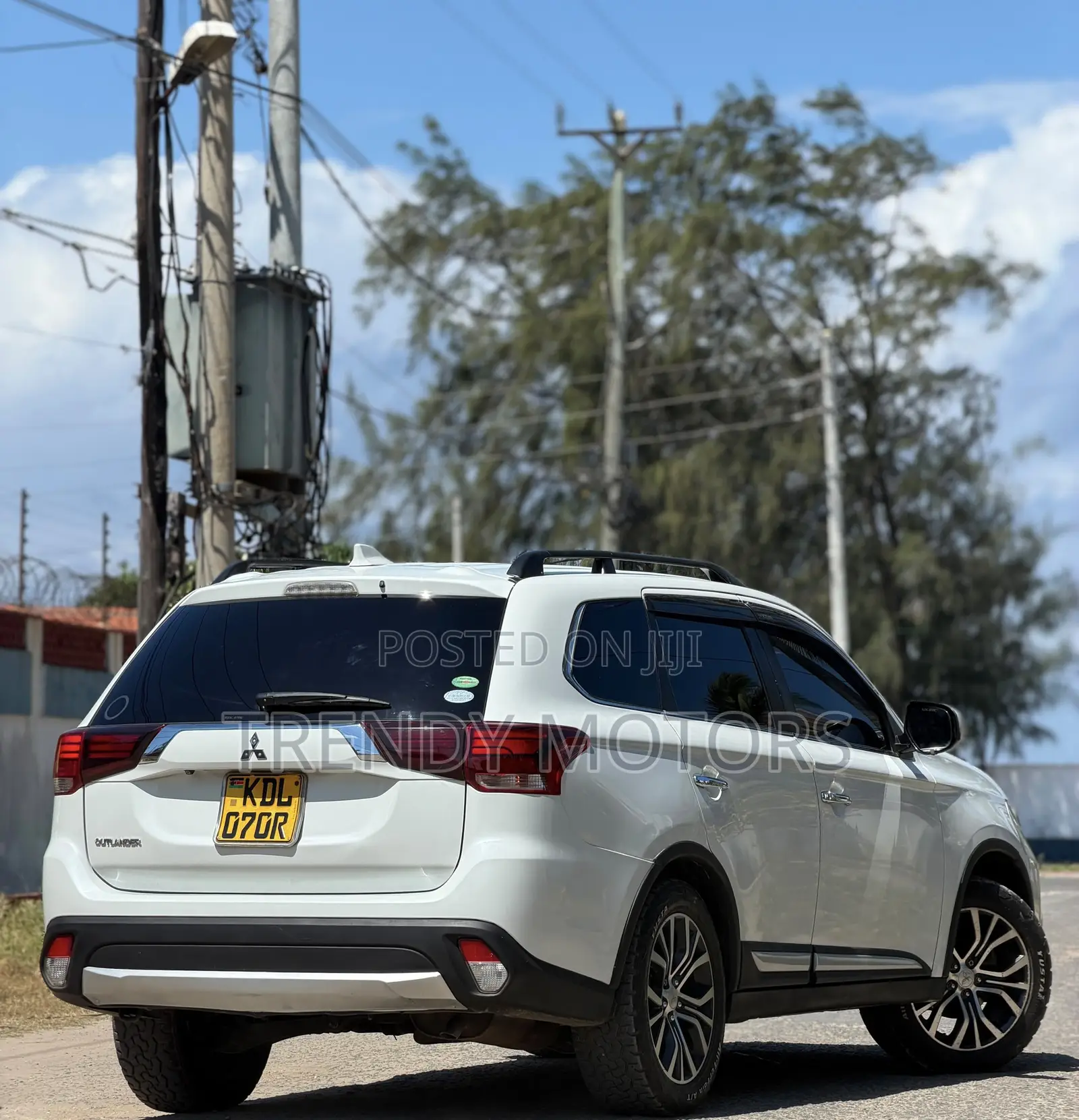 Mitsubishi Outlander 2017 White