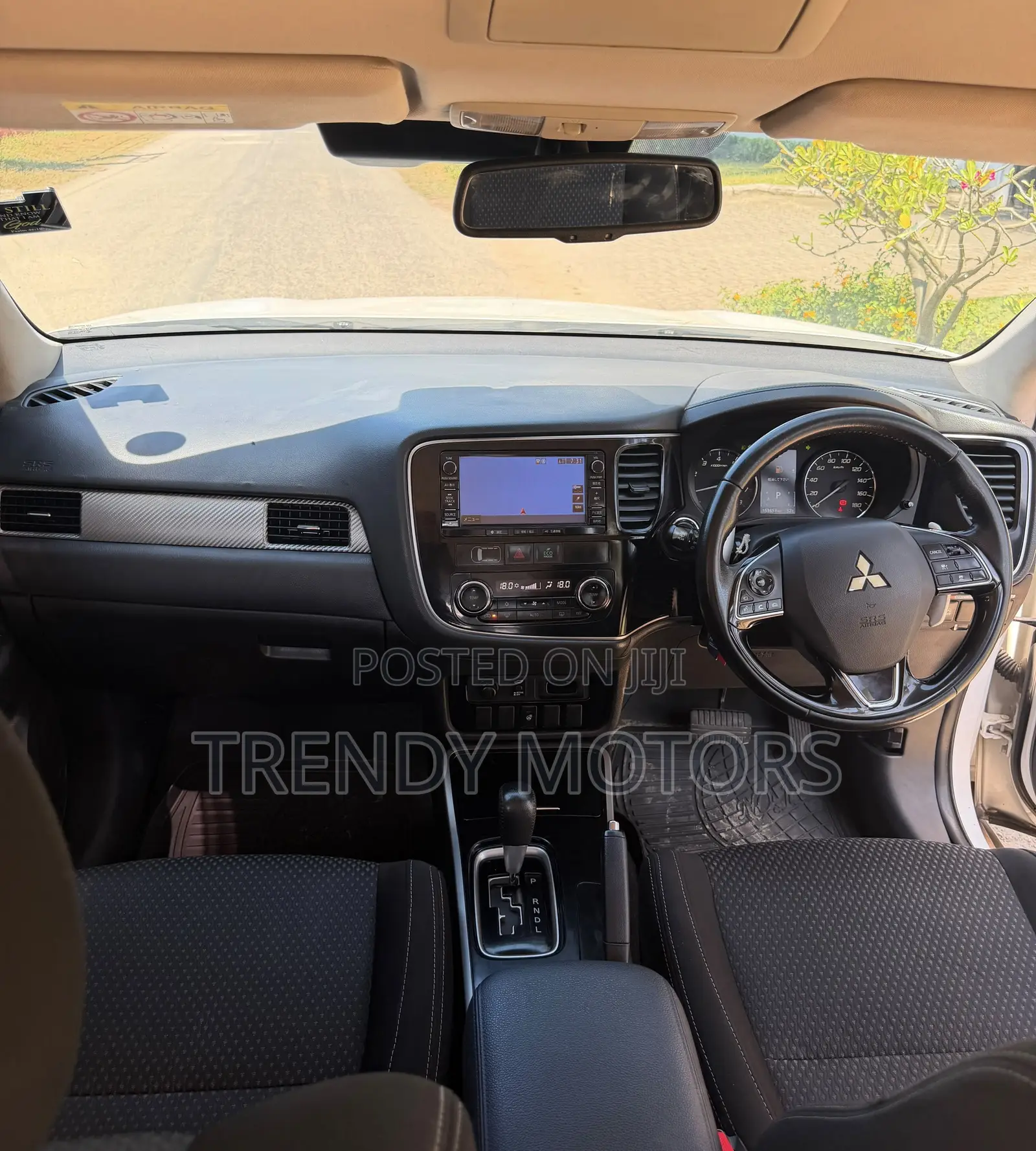 Mitsubishi Outlander 2017 White