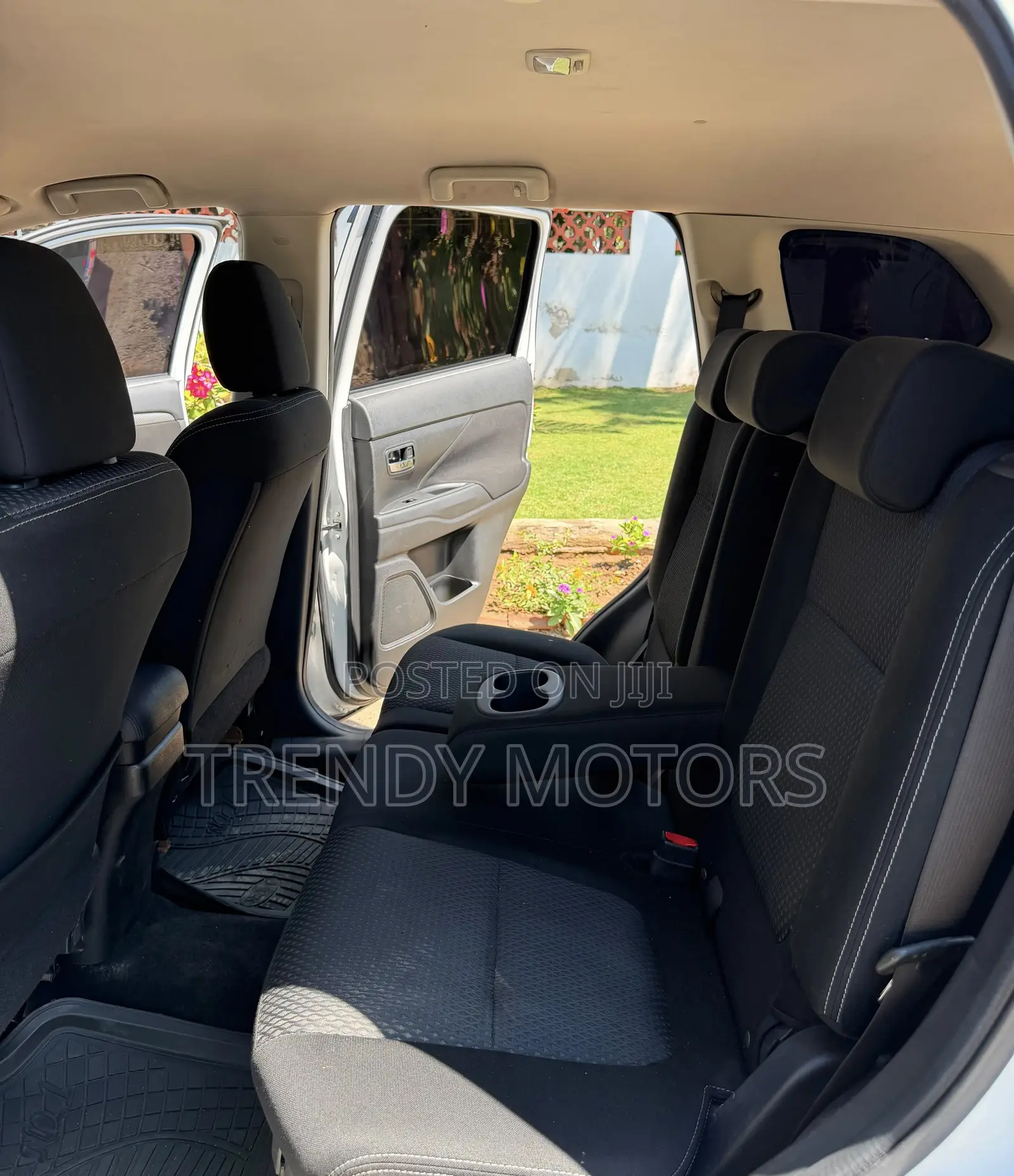 Mitsubishi Outlander 2017 White