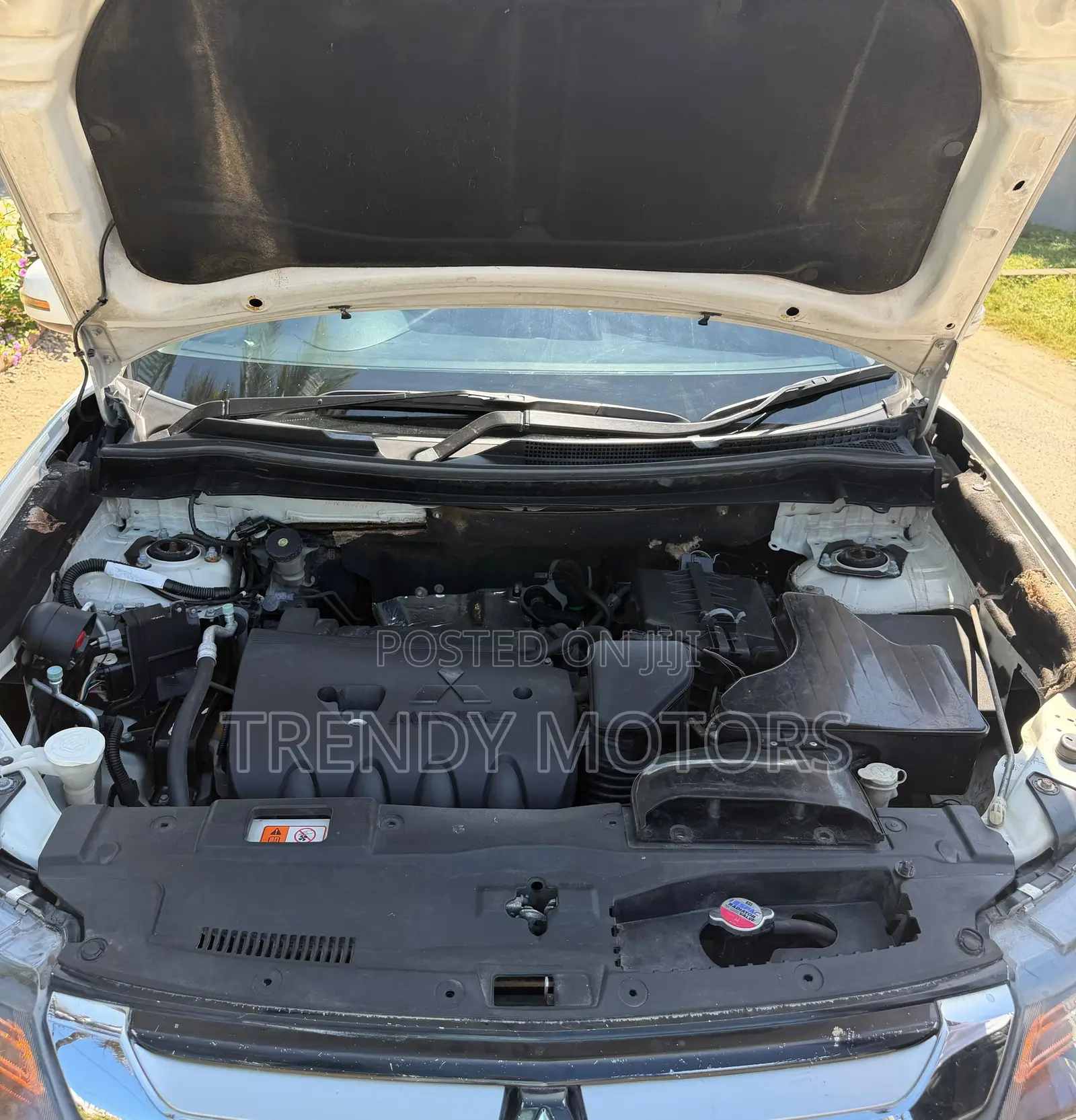 Mitsubishi Outlander 2017 White