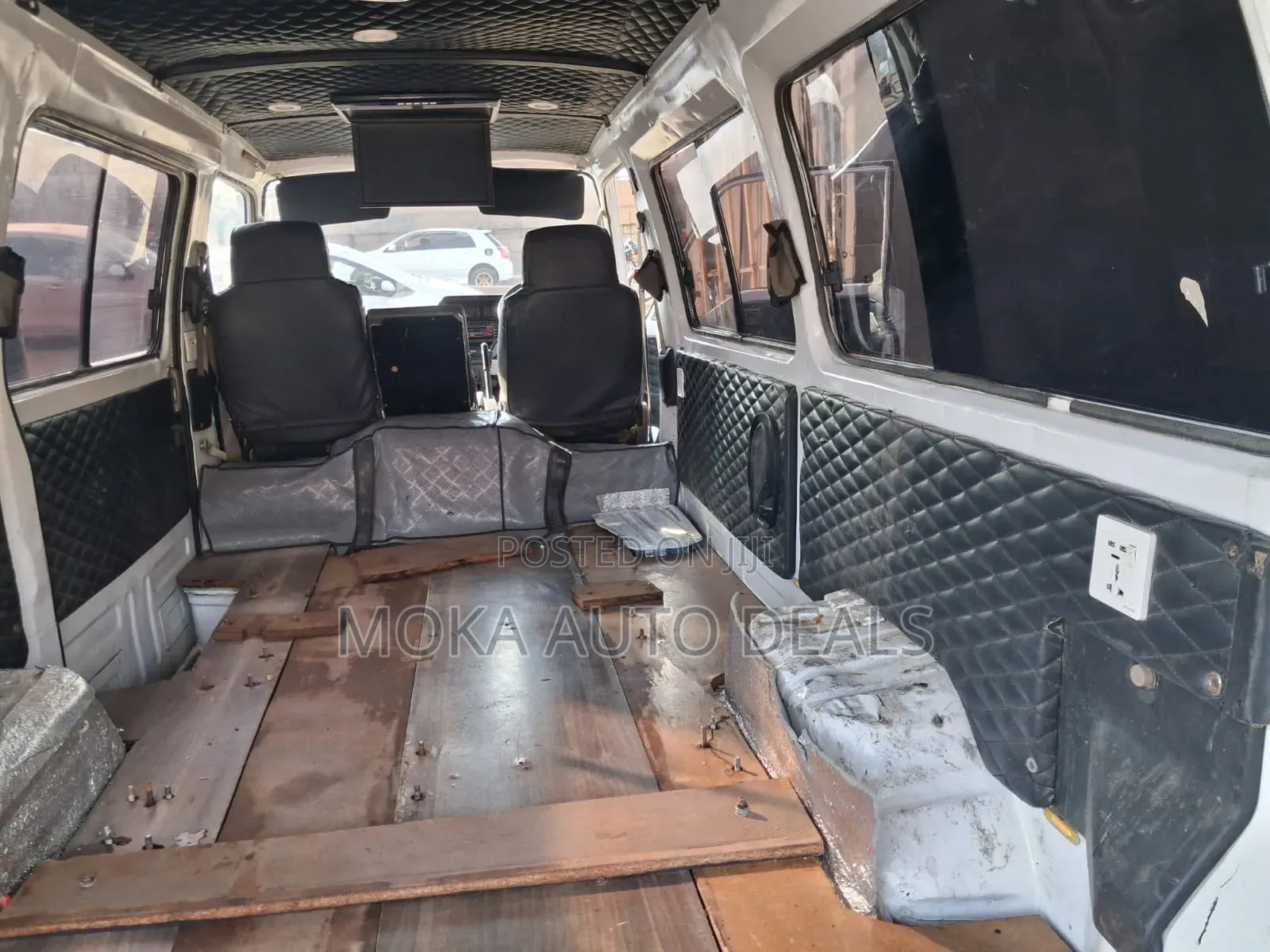 Nissan Caravan (Urvan) 1997 White