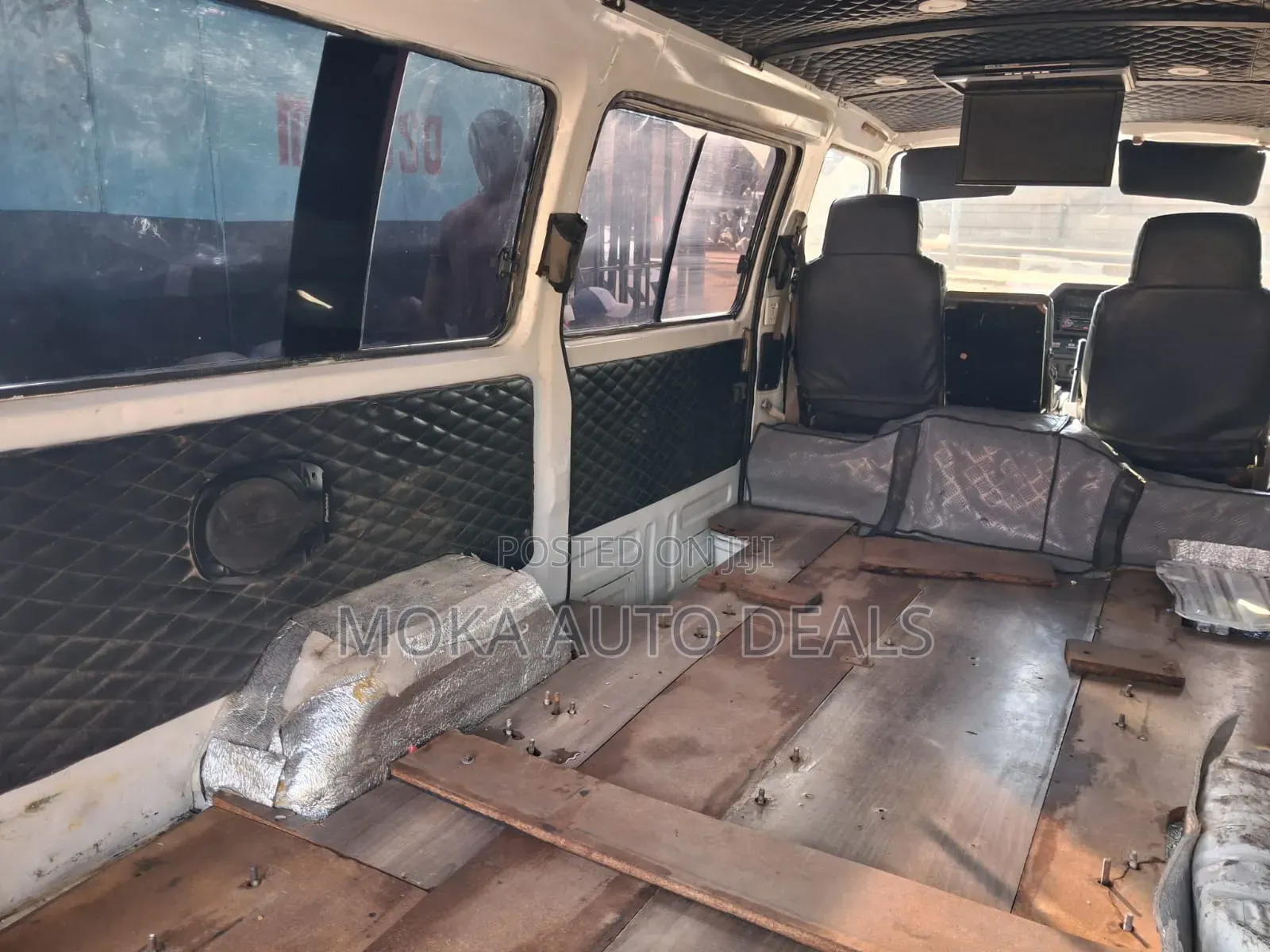 Nissan Caravan (Urvan) 1997 White