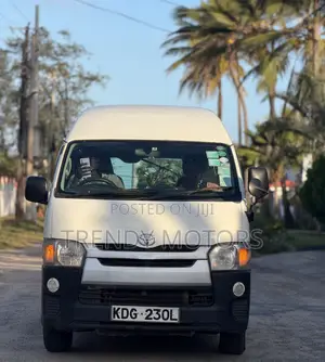 Toyota HiAce 2015 White