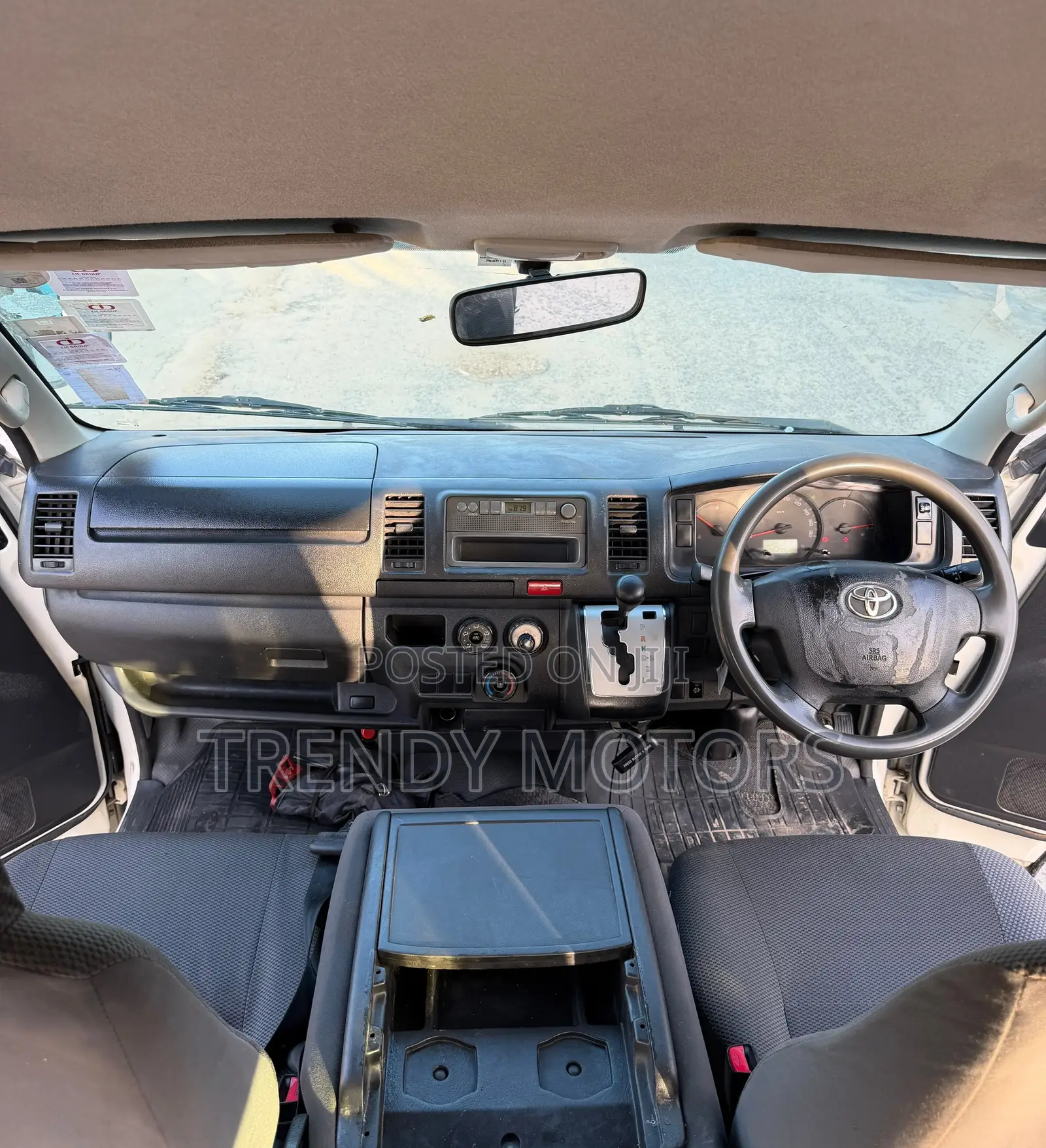Toyota HiAce 2015 White
