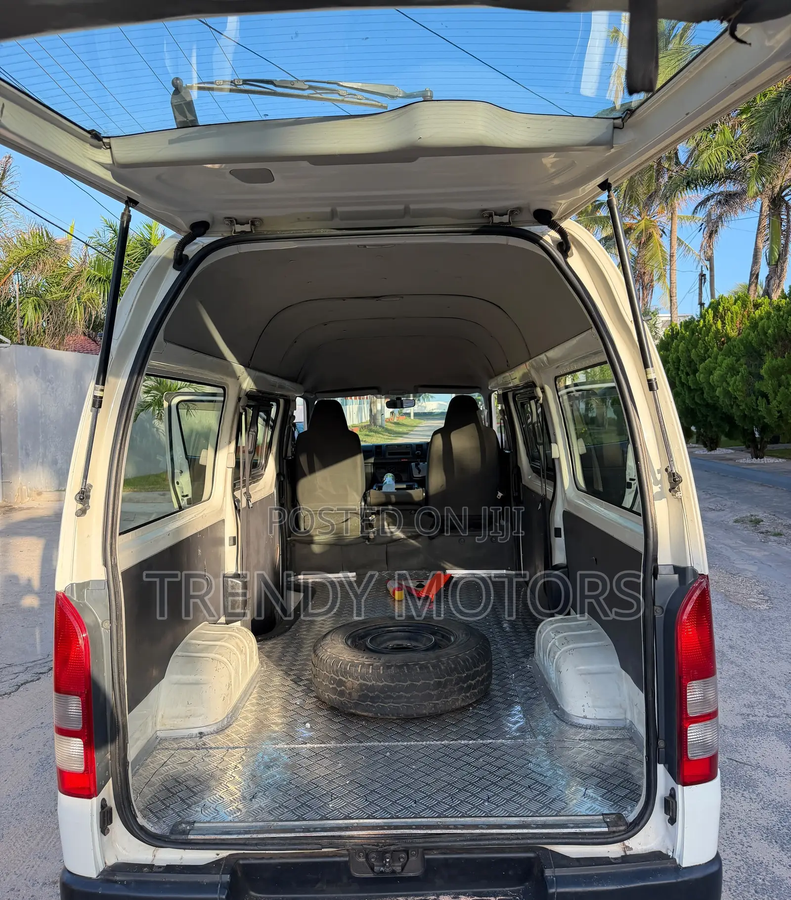 Toyota HiAce 2015 White