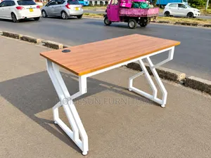 Modern Office Desk With White Metal Frame – Executive Workstation