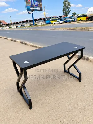 Modern Office Desk With White Metal Frame – Executive Workstation