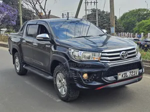 Toyota Hilux 2016 Black