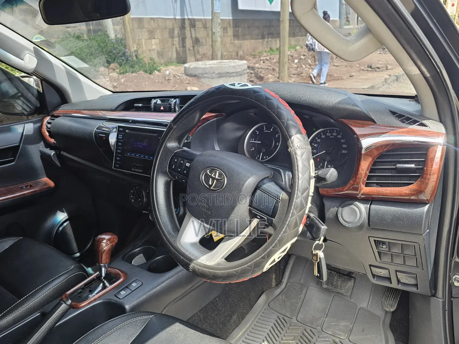 Toyota Hilux 2016 Black